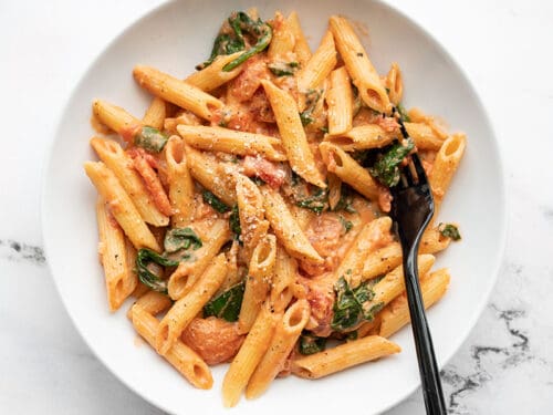 Creamy-Spinach-Tomato-Pasta-bowl-500x375